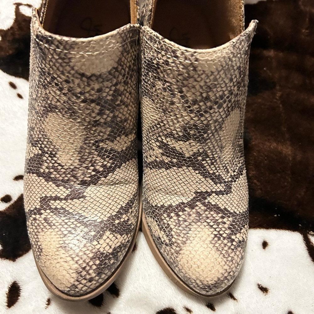 NEW Mi Snakeskin Pattern Ankle Booties